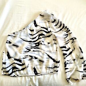 Bebe one sholder top